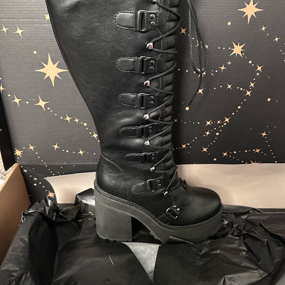 Black Women's Knee-High Lace-Up Boots